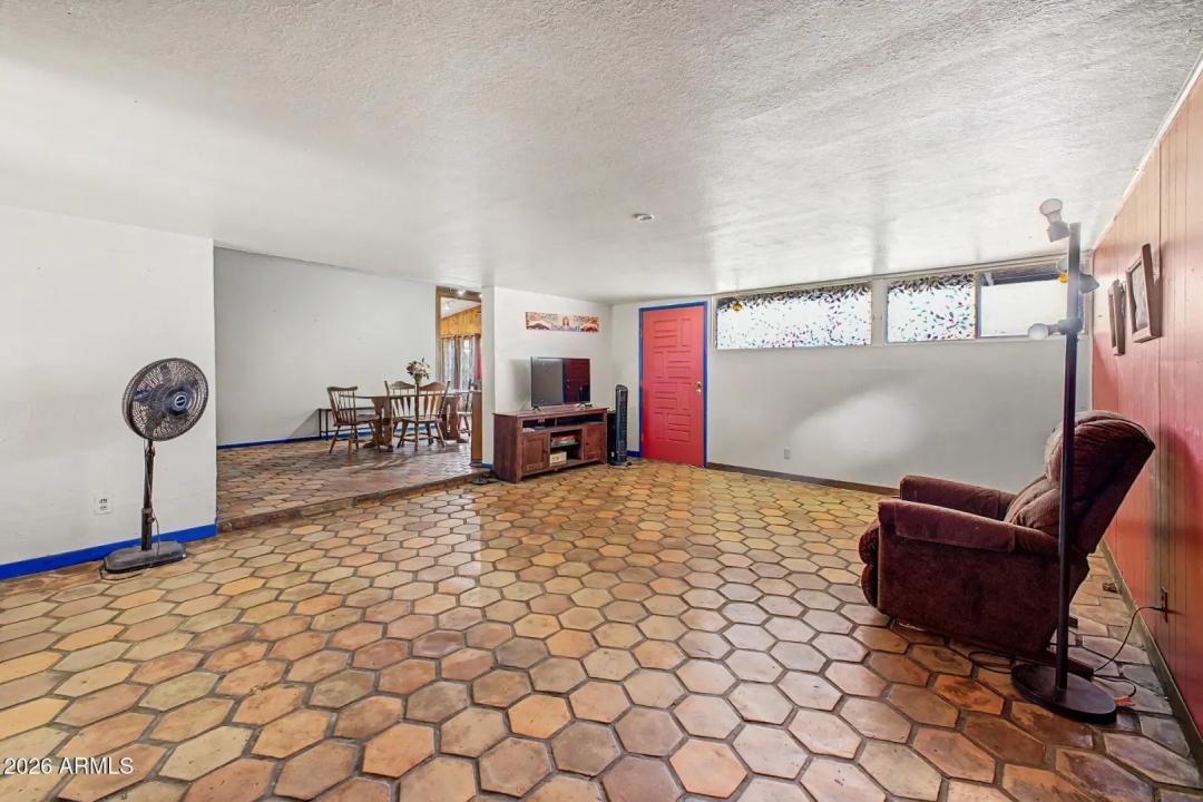 Real Estate Picture 6