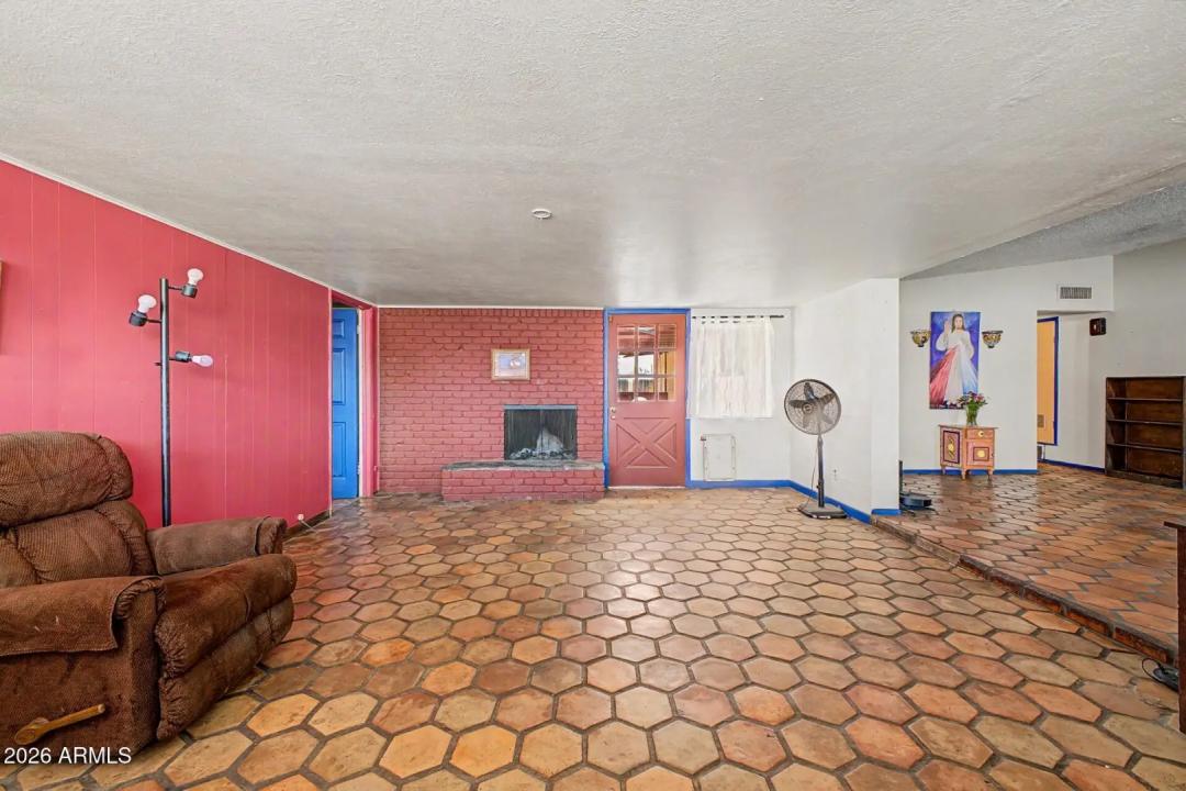 Real Estate Picture 7