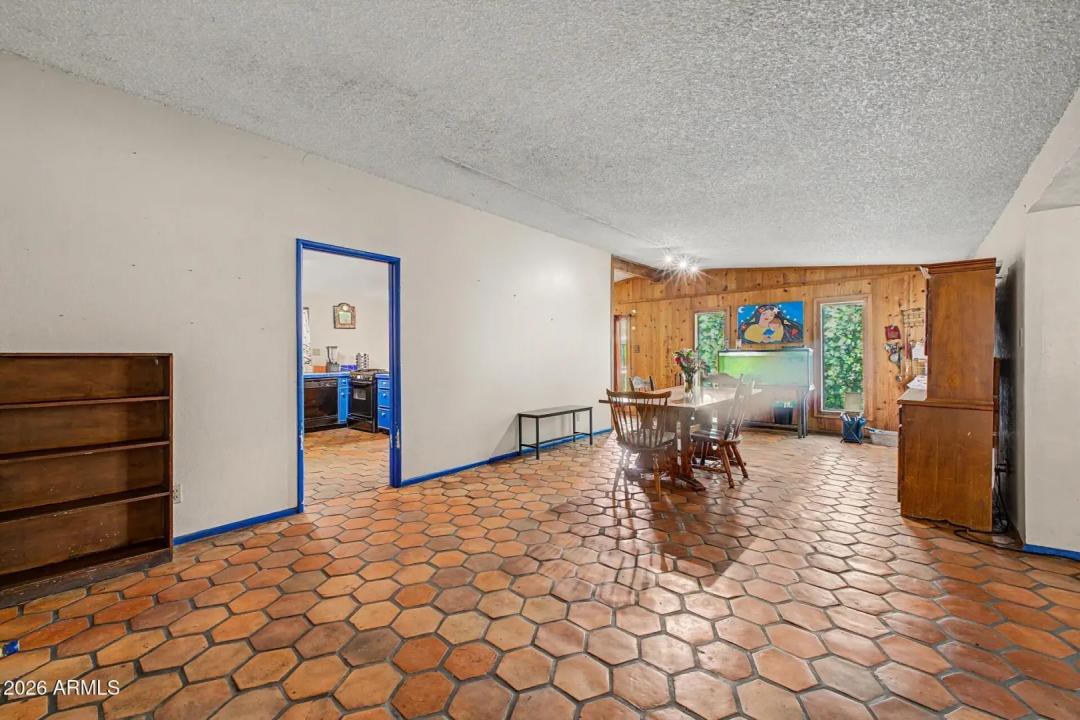 Real Estate Picture 8