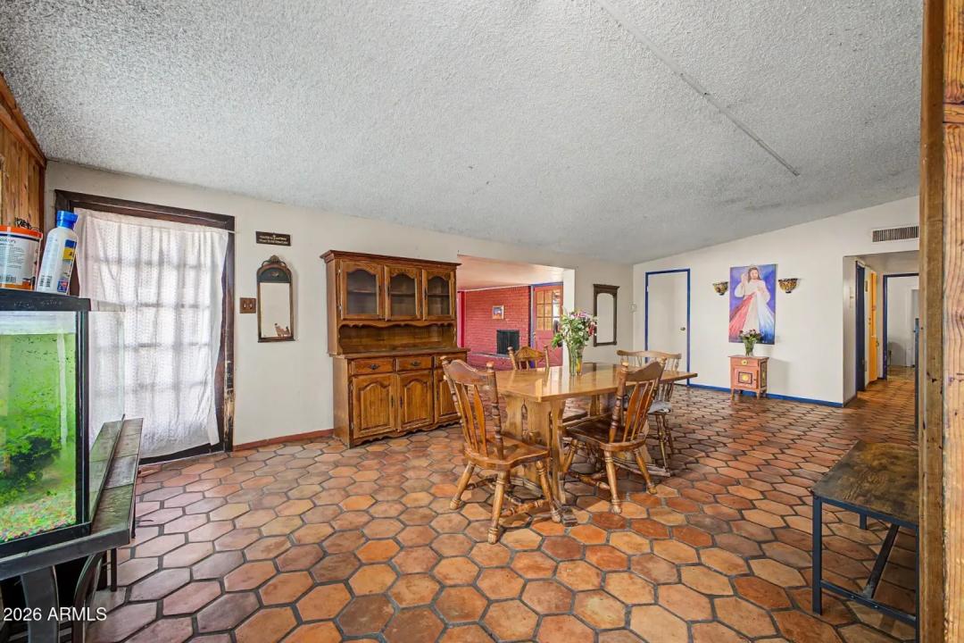 Real Estate Picture 9