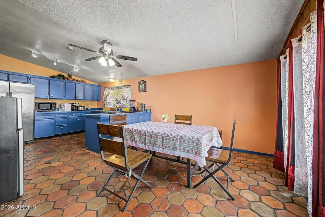 Real Estate Picture 10