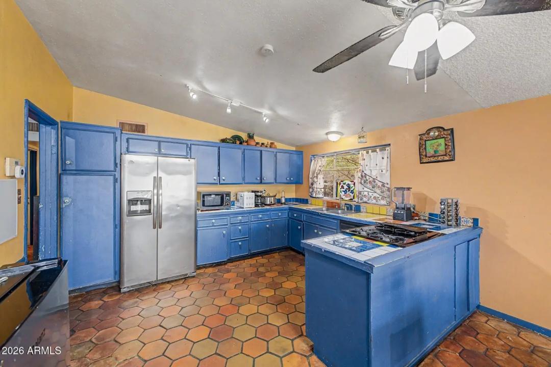 Real Estate Picture 11