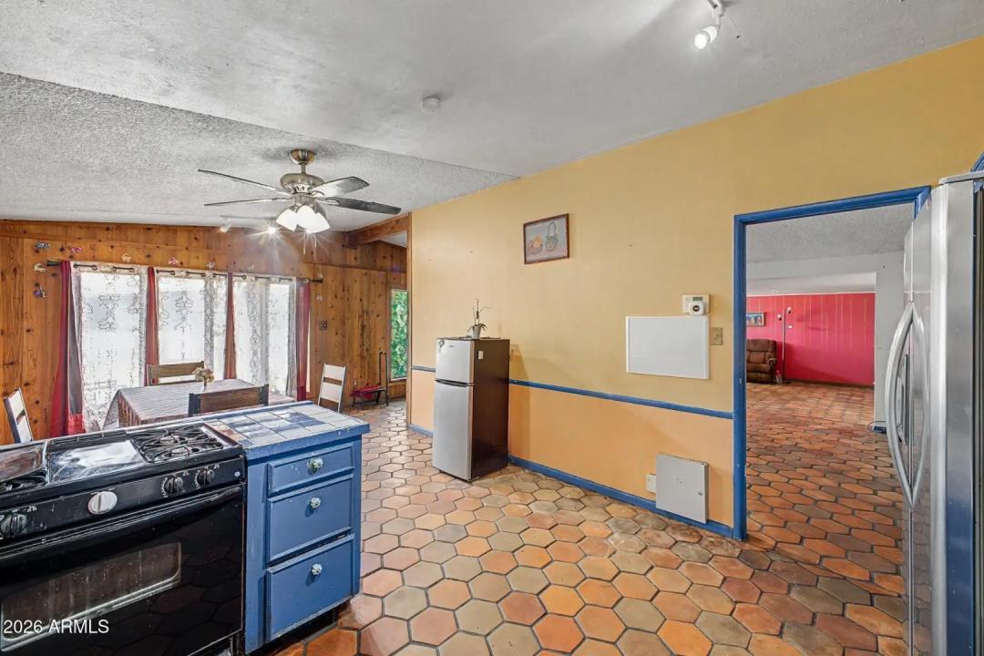 Real Estate Picture 13