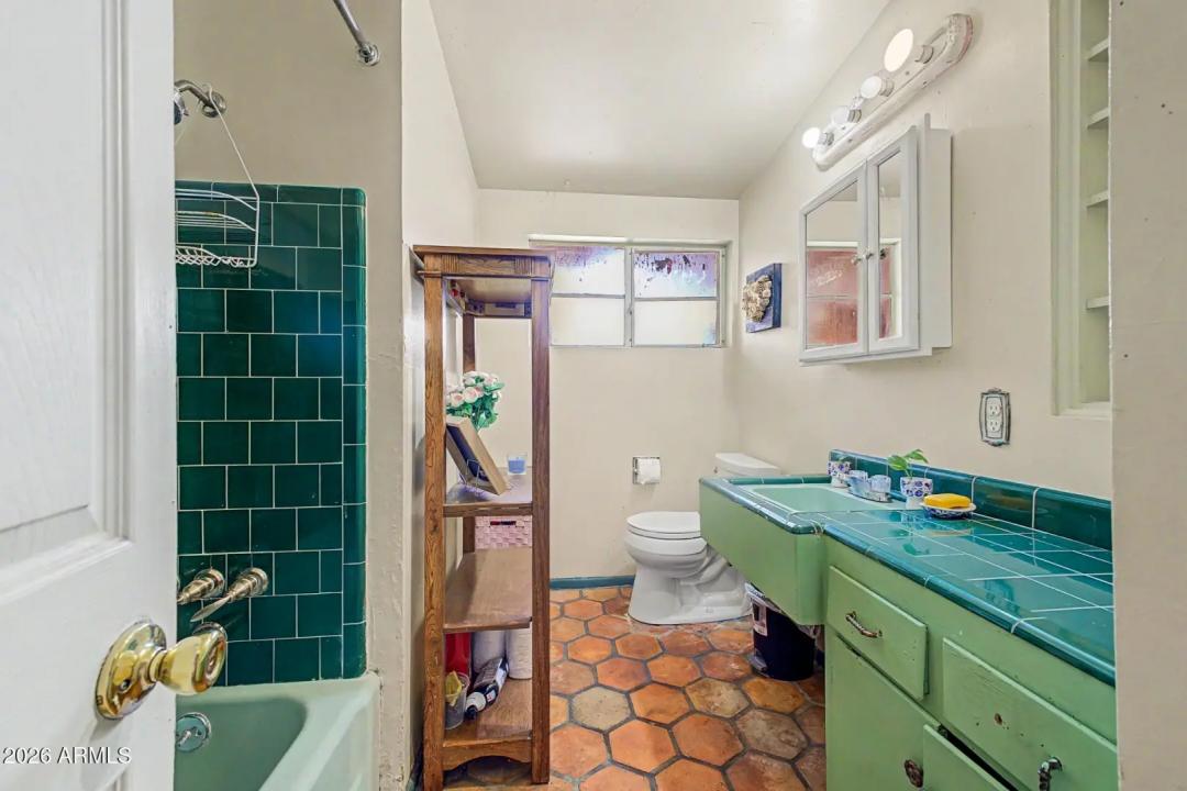 Real Estate Picture 23