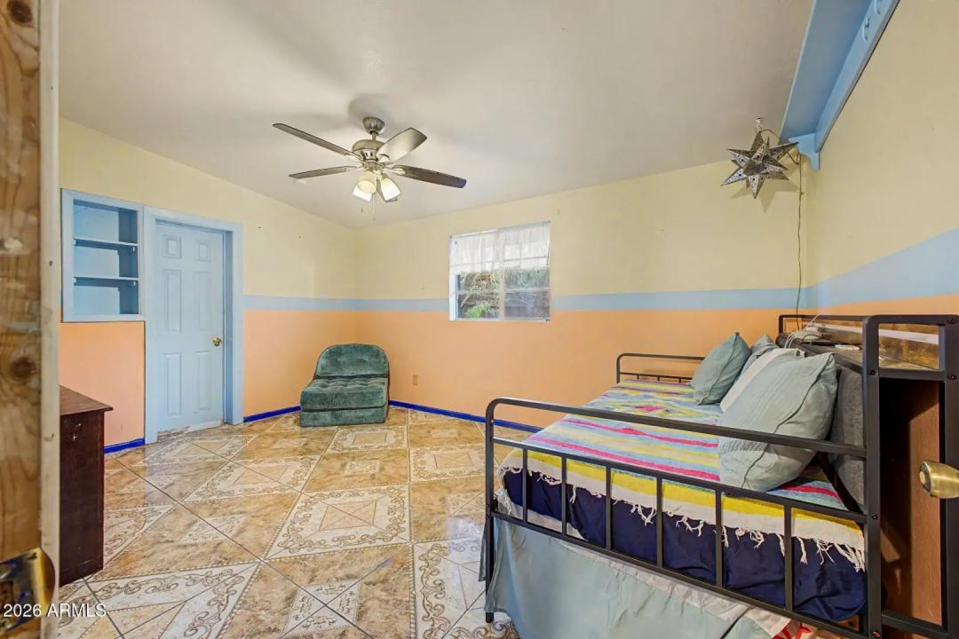 Real Estate Picture 24