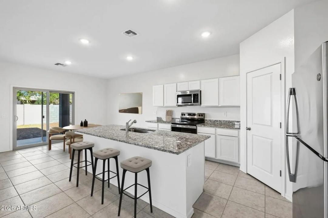 Real Estate Picture 5