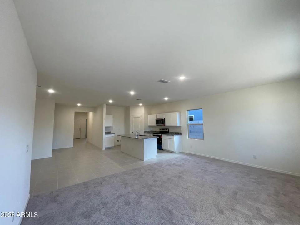 Real Estate Picture 14