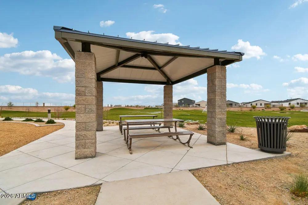 Real Estate Picture 8