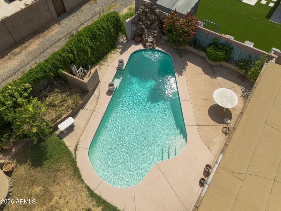 Real Estate Picture 5