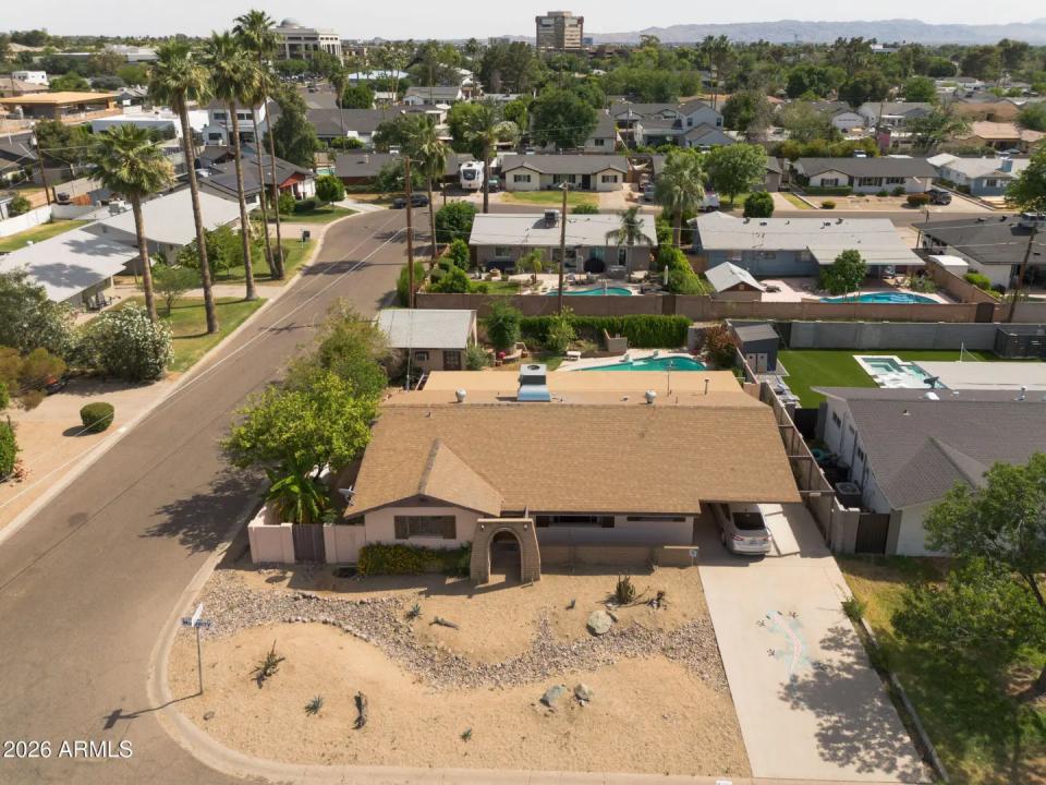 Real Estate Picture 4