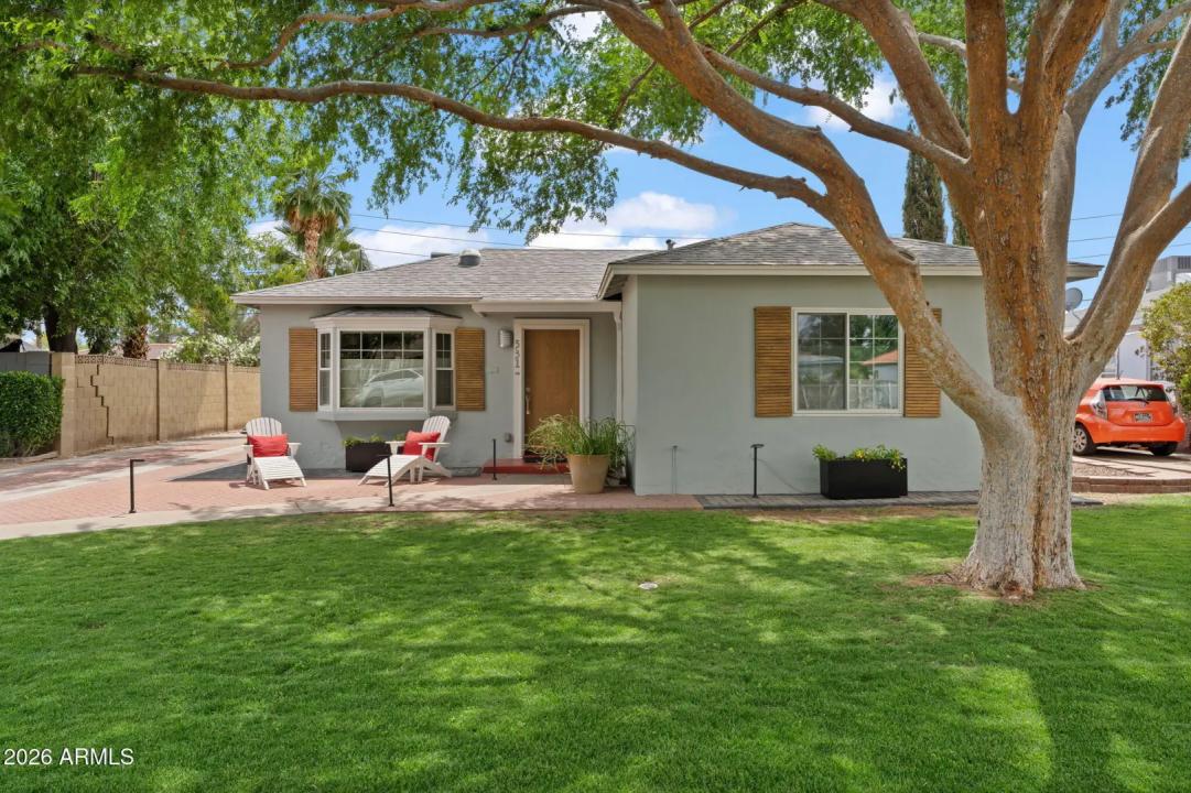 Real Estate Picture 3