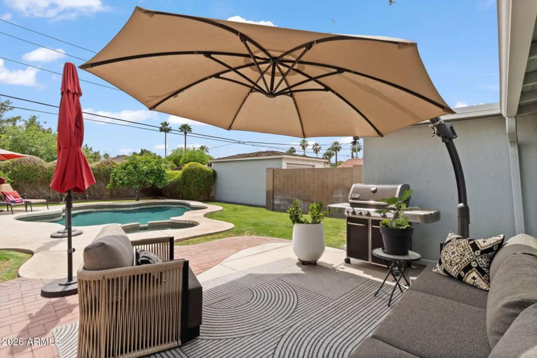 Real Estate Picture 14