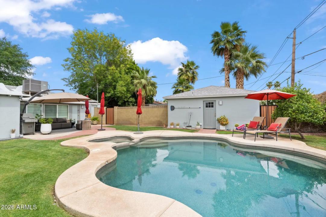 Real Estate Picture 6