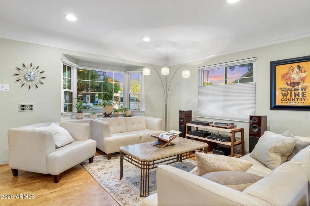 Real Estate Picture 8