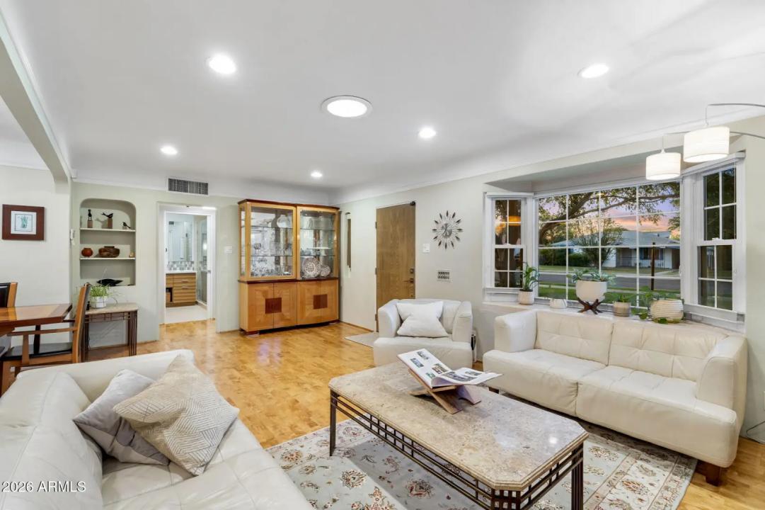 Real Estate Picture 17