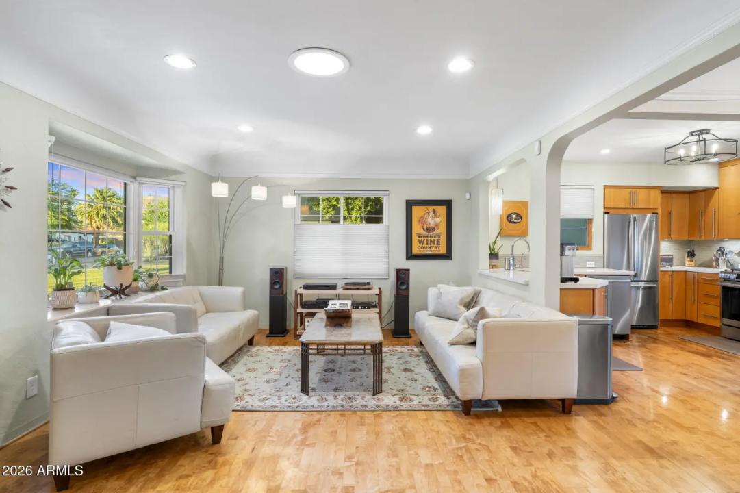 Real Estate Picture 18