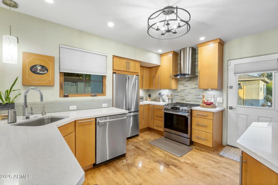 Real Estate Picture 9
