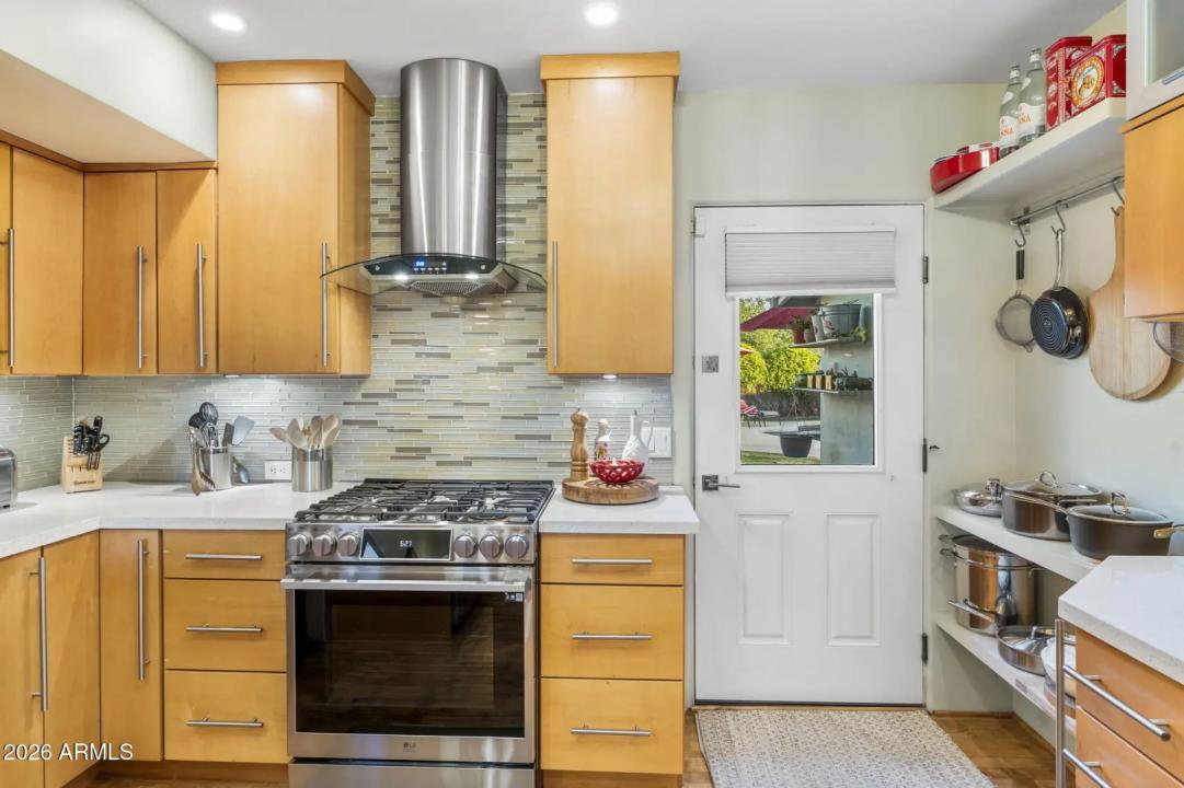 Real Estate Picture 22