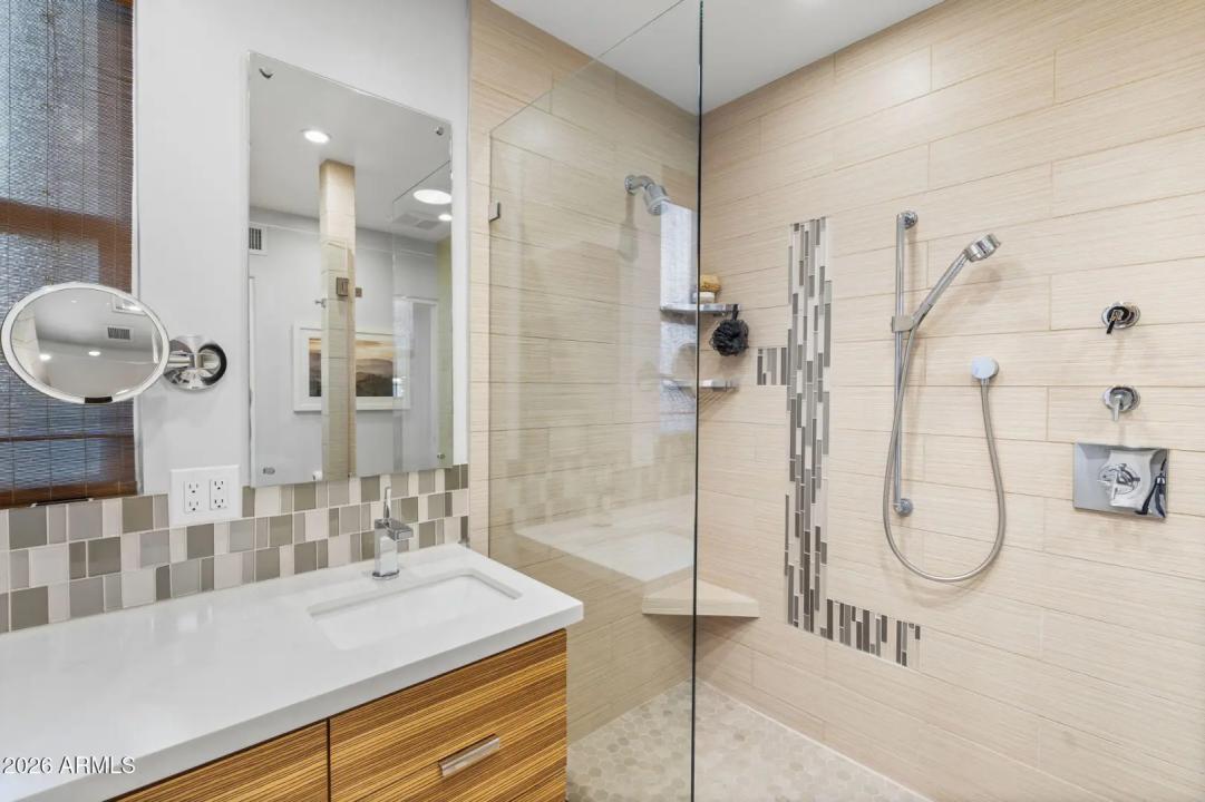 Real Estate Picture 12
