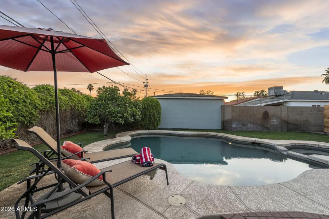 Real Estate Picture 7
