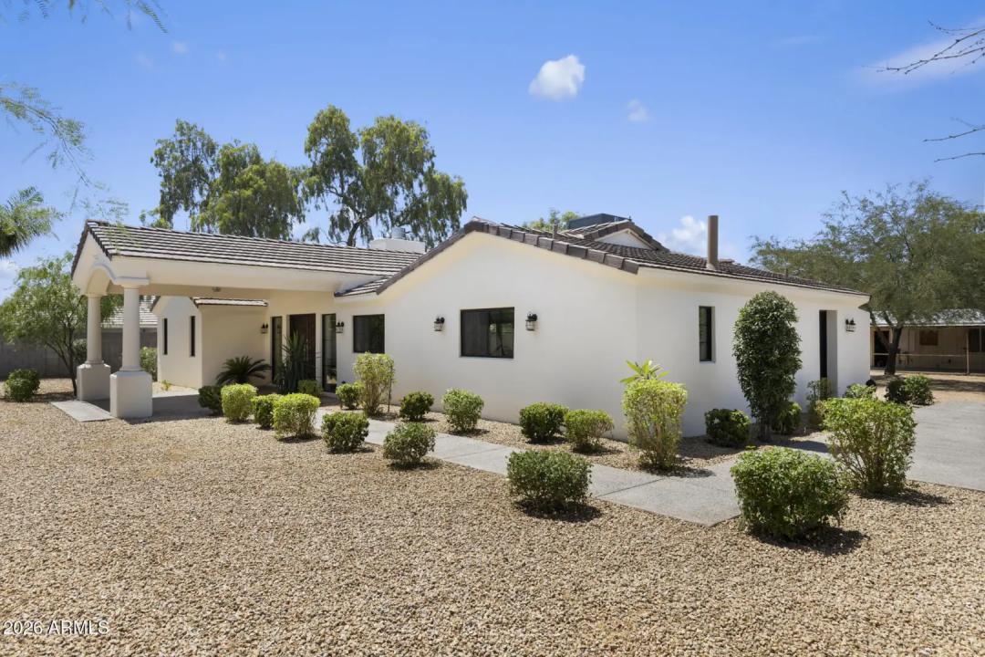 Real Estate Picture 3
