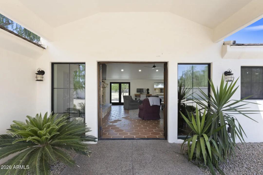 Real Estate Picture 4