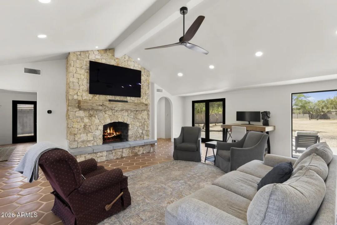 Real Estate Picture 6