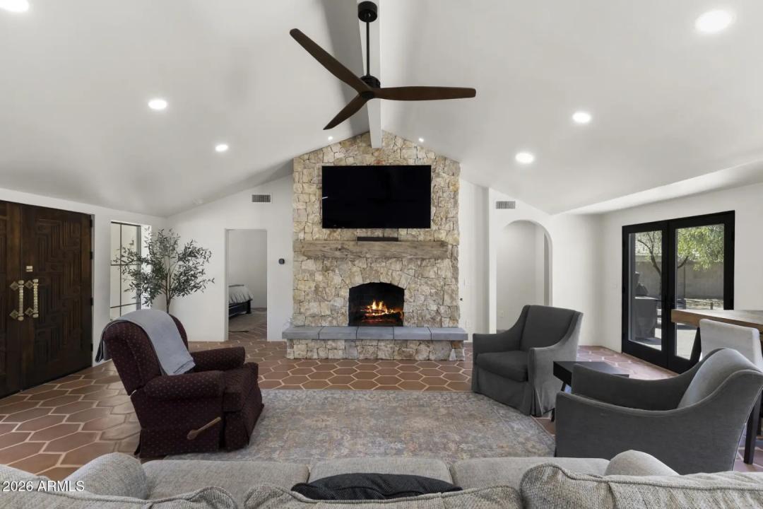 Real Estate Picture 5