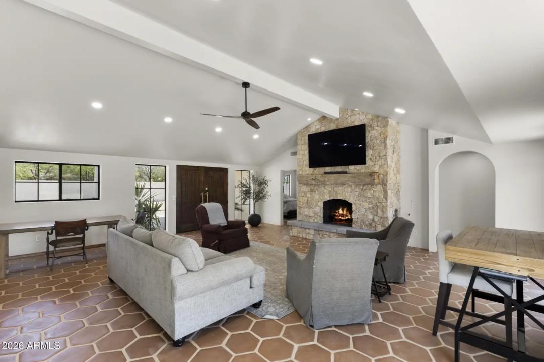 Real Estate Picture 7