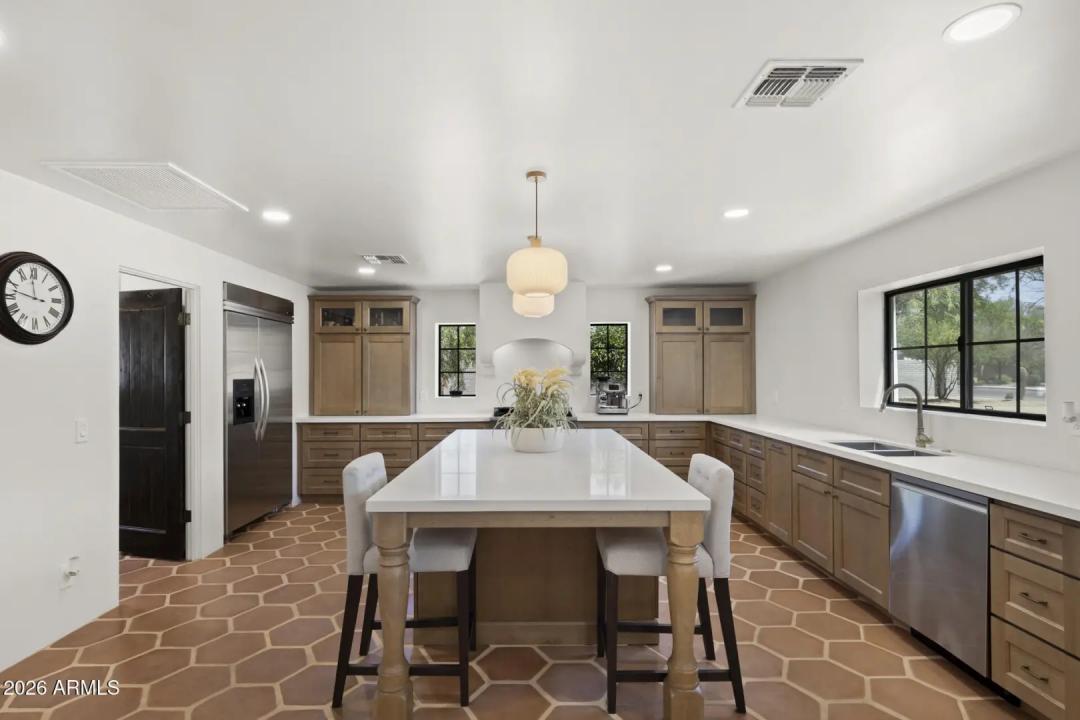 Real Estate Picture 10