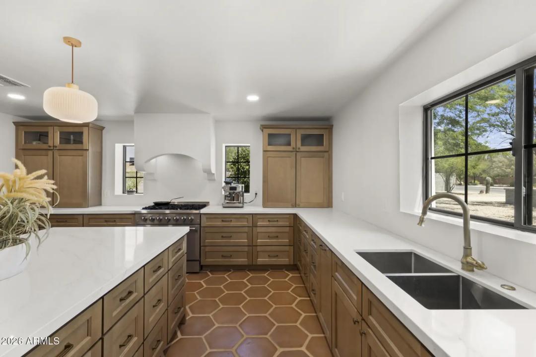 Real Estate Picture 12