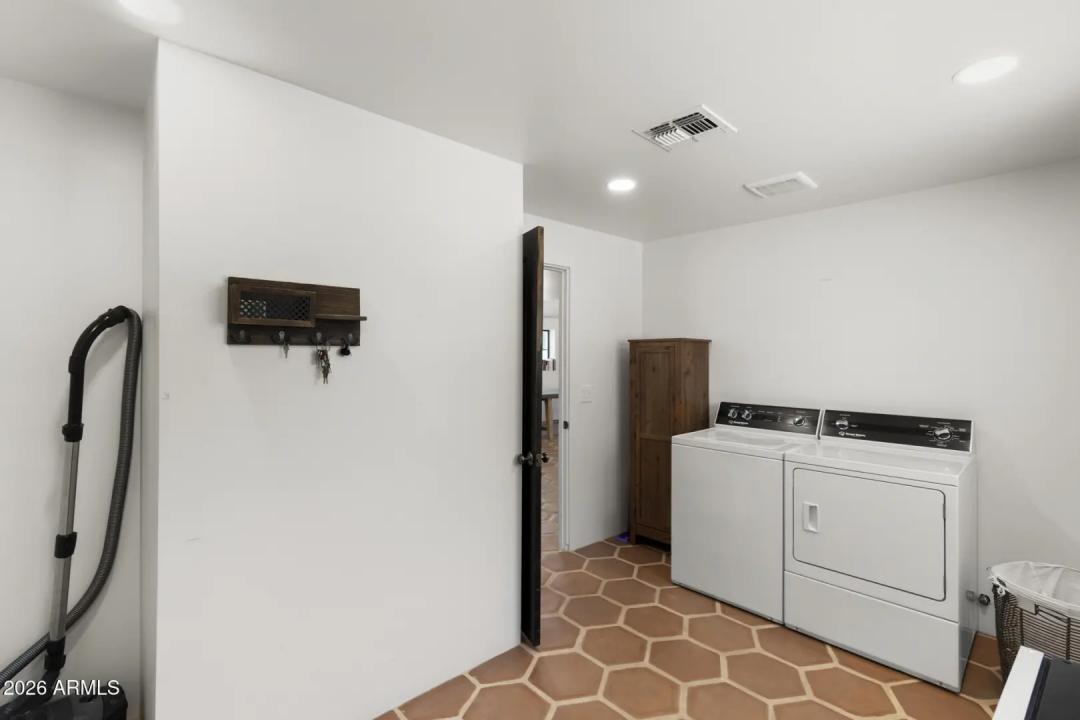 Real Estate Picture 15