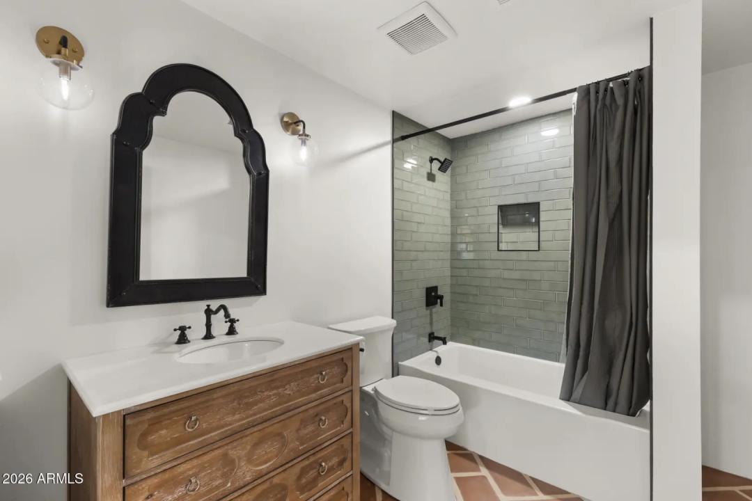 Real Estate Picture 16