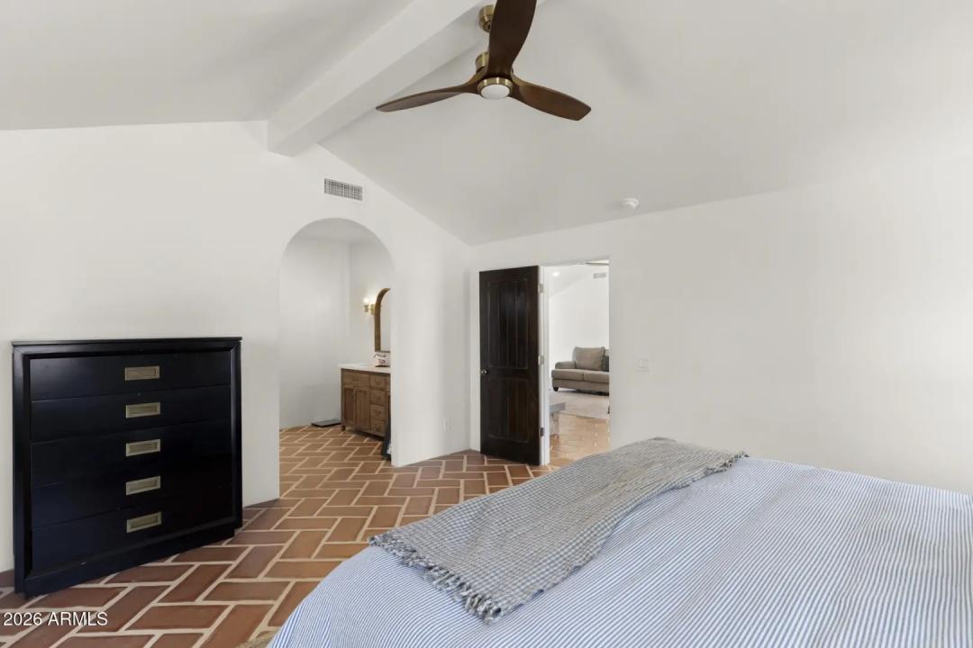 Real Estate Picture 18