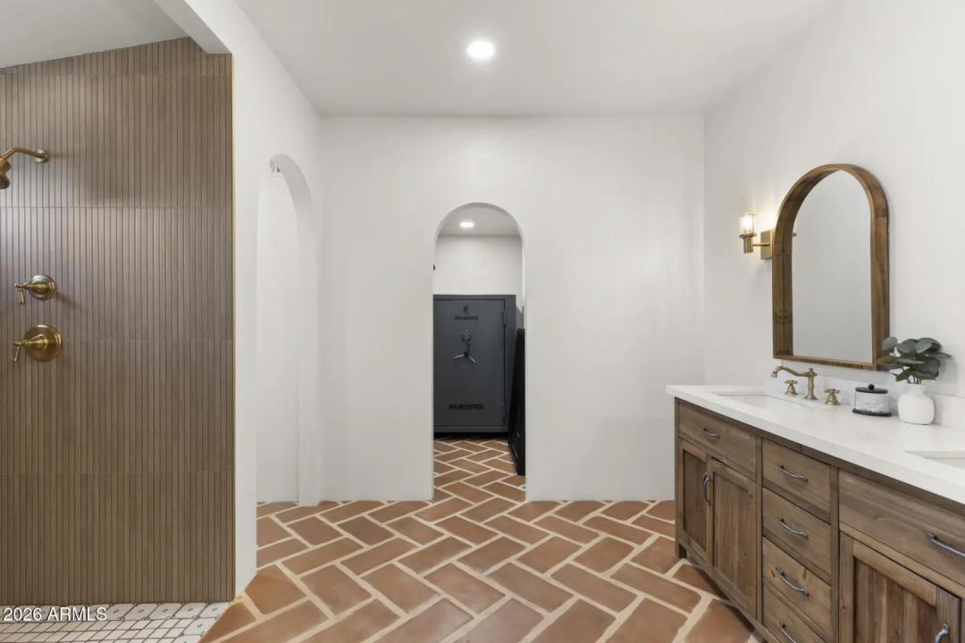 Real Estate Picture 19
