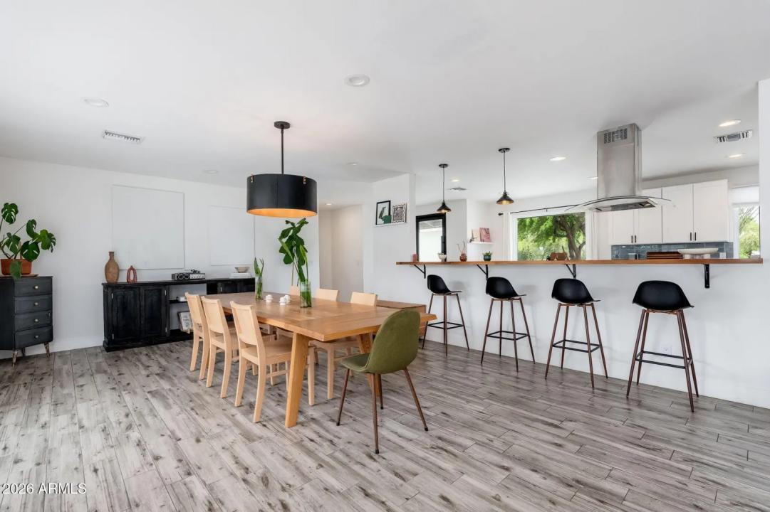Real Estate Picture 5