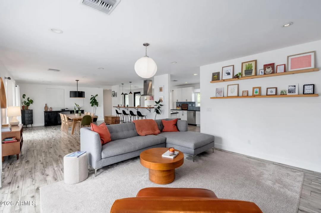 Real Estate Picture 23