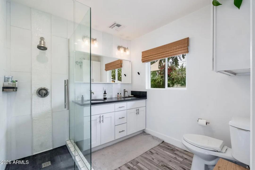 Real Estate Picture 7