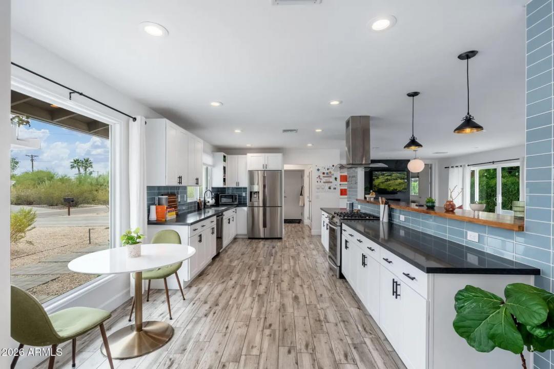 Real Estate Picture 17