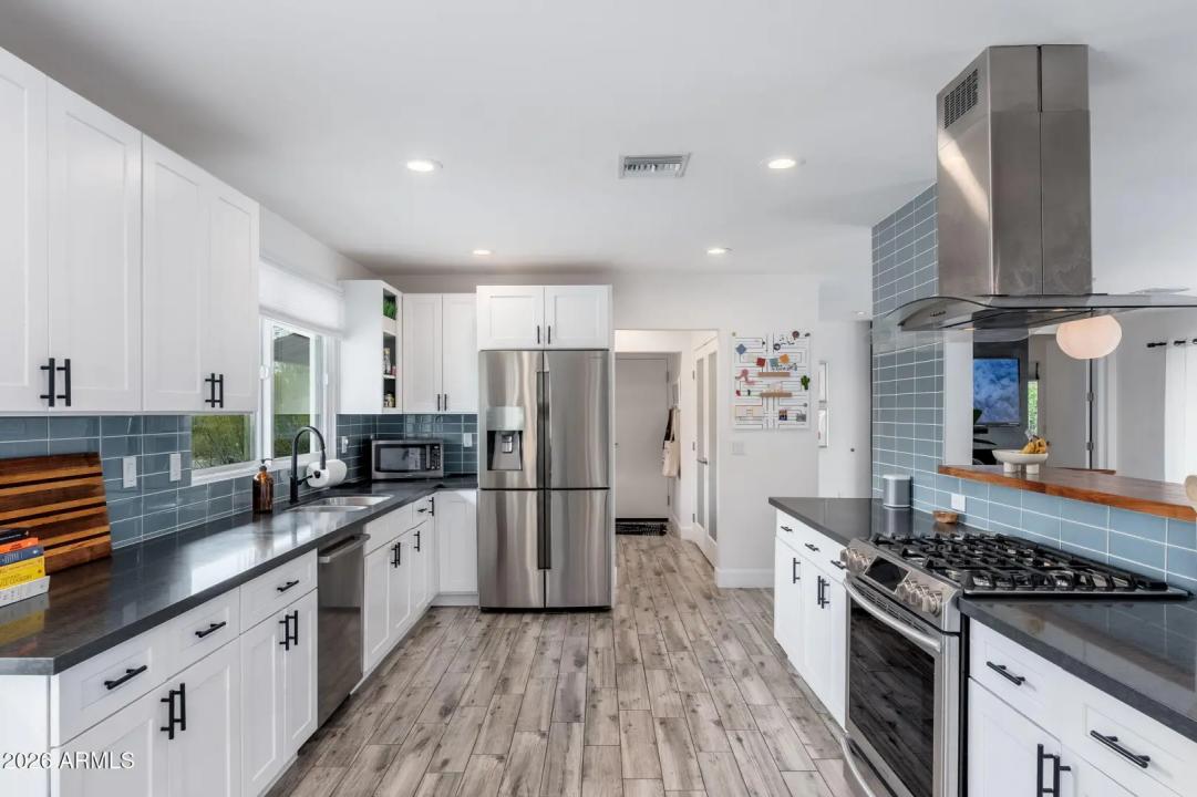 Real Estate Picture 13