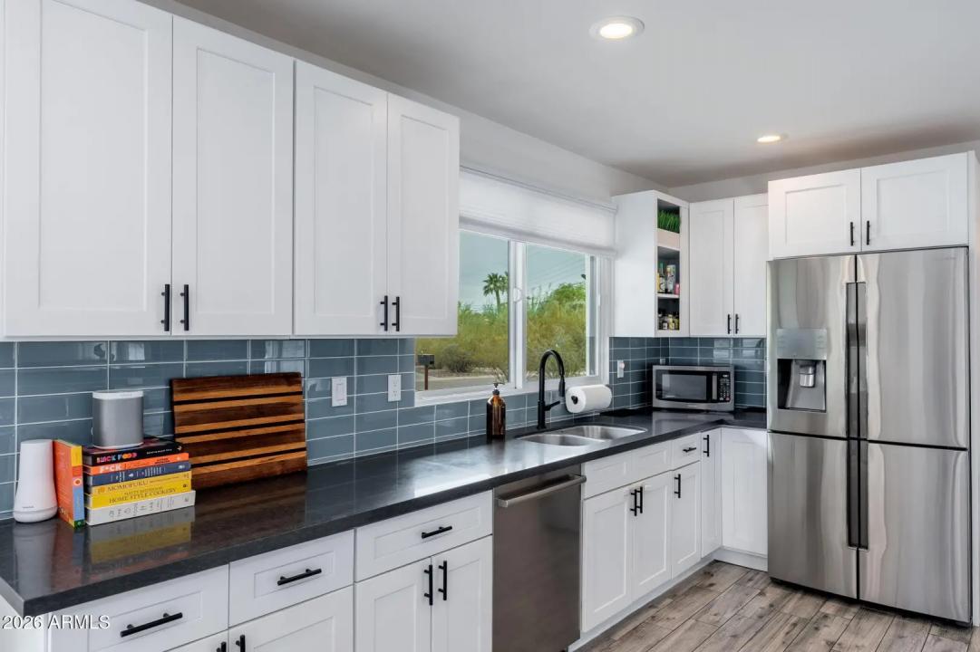 Real Estate Picture 18