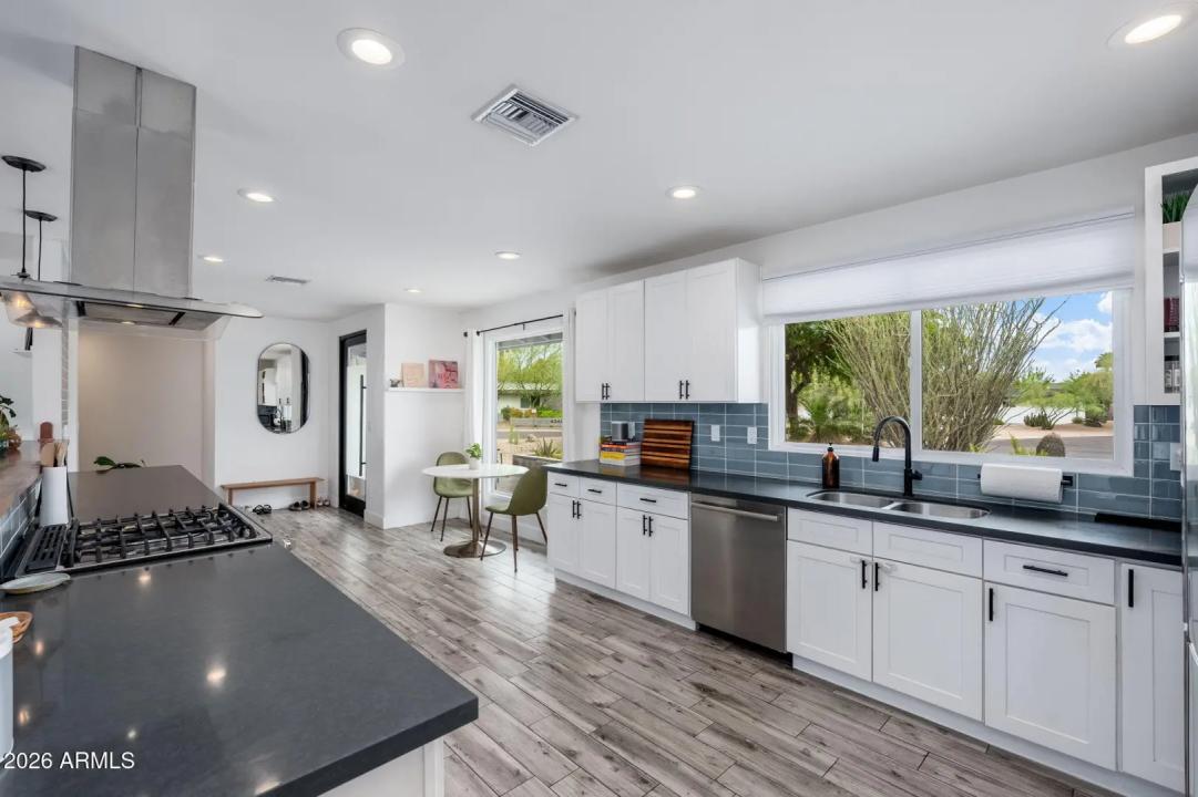 Real Estate Picture 12
