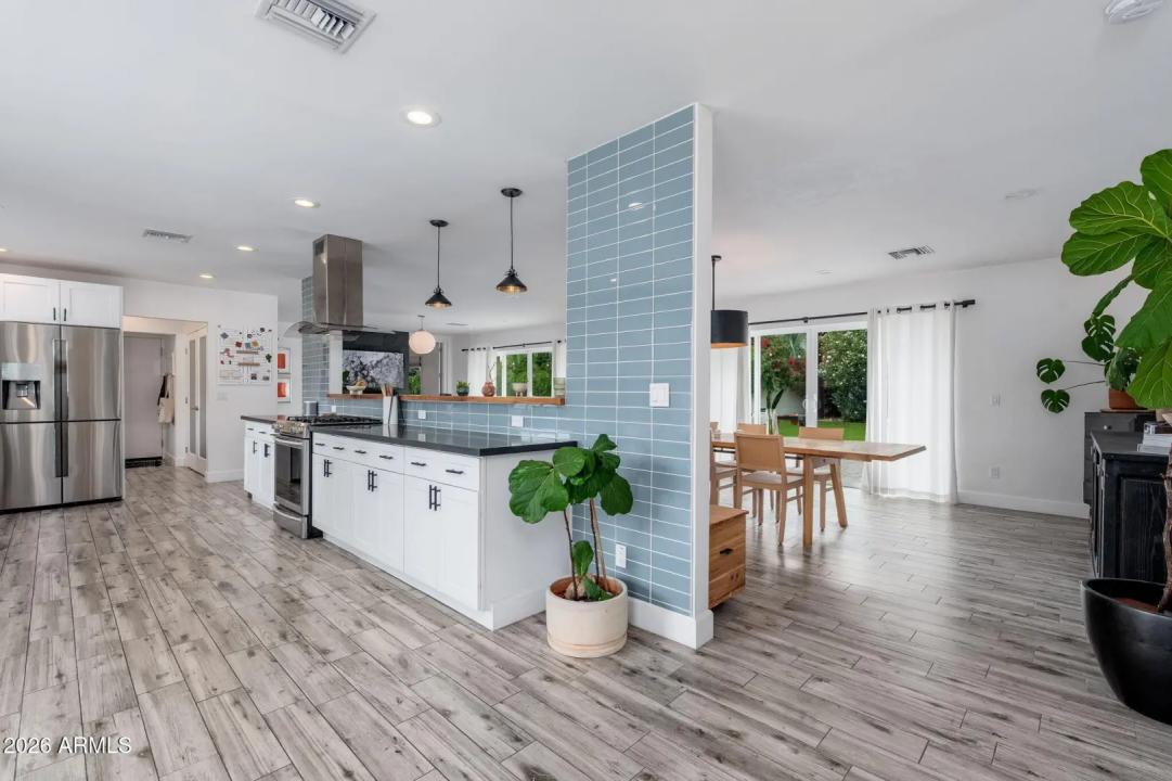 Real Estate Picture 14