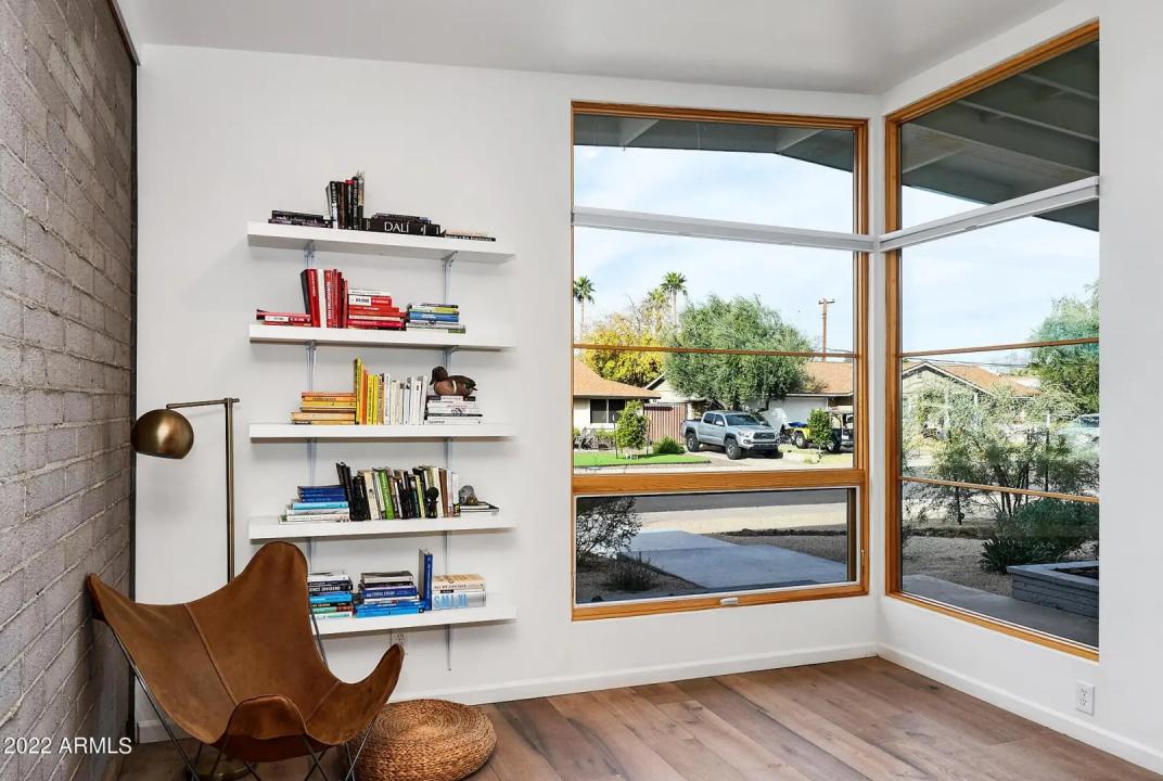 Real Estate Picture 3