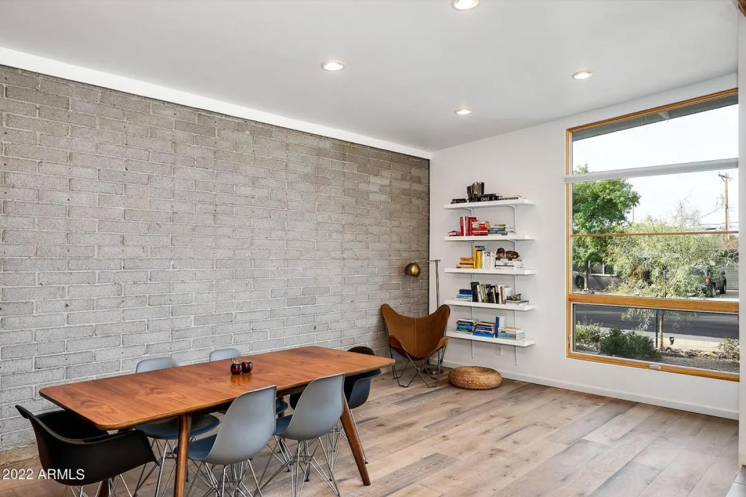 Real Estate Picture 4