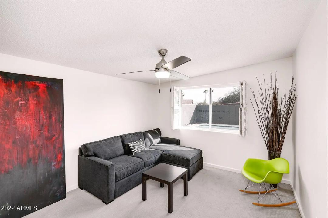 Real Estate Picture 11
