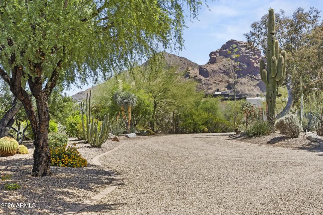 Real Estate Picture 3