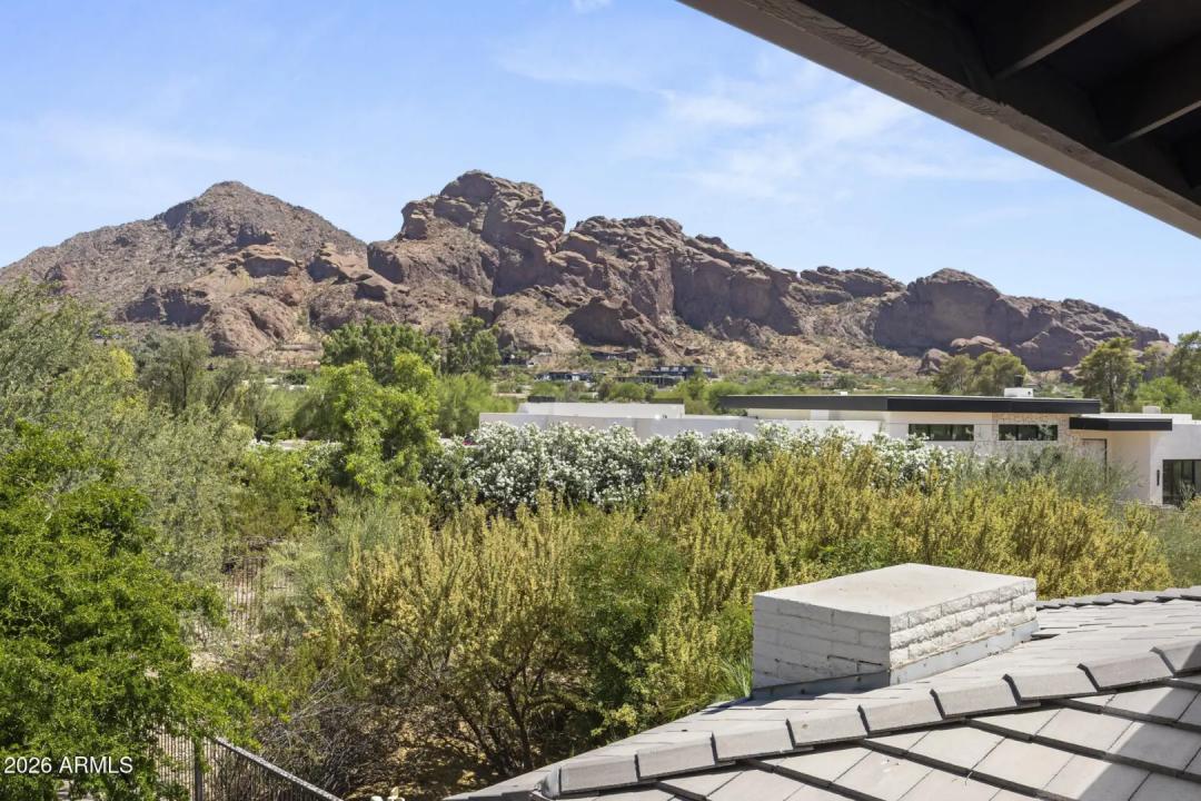 Real Estate Picture 4