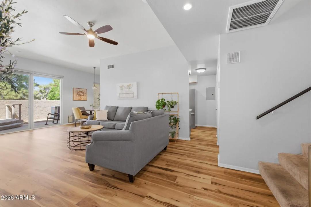 Real Estate Picture 3