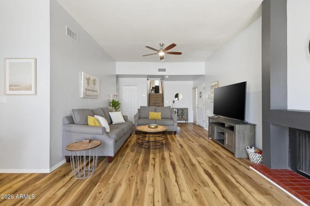 Real Estate Picture 6